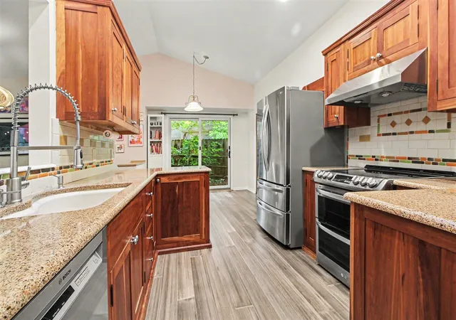 Photo 4 of Sale Pending at 3260 Olde Hickory Pl, Ann Arbor, MI 48104 | MLS# 70546908 | Listing updated on 2026-09-15