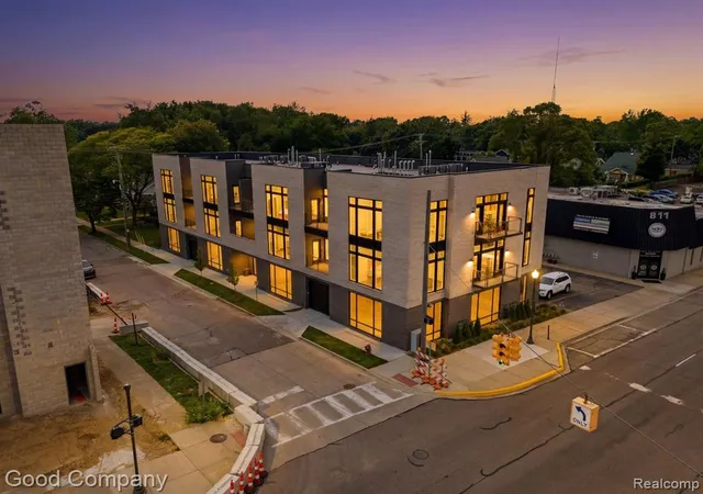 1st image of 110 Austin Ave #204, Royal Oak, MI 48067 | MLS# 61008670