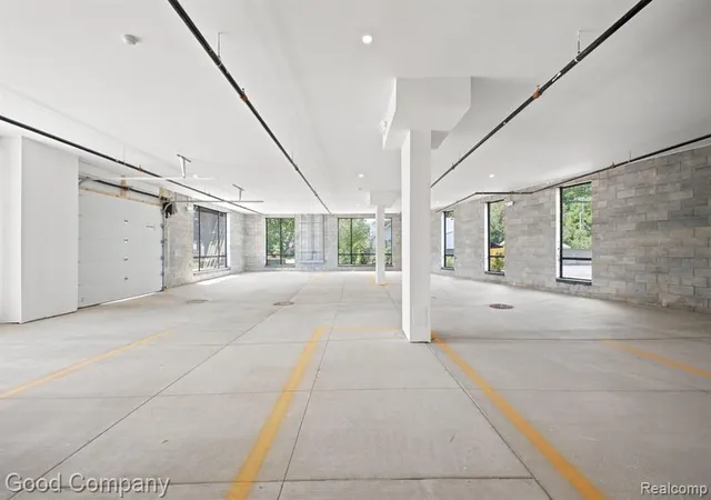 2nd image of 110 Austin Ave, Royal Oak, MI 48067