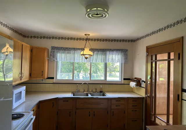 Homes for sale in Durand, MI | 10900 Lansing Rd, Durand, MI 48429 | MLS# 50209459