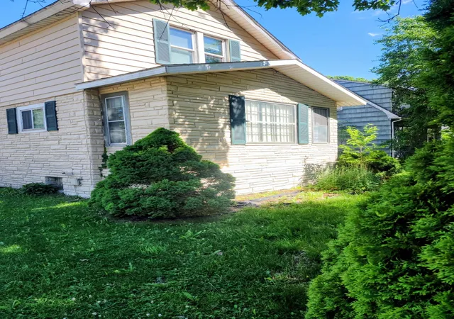 Homes for sale in Bay City, MI | 310 N Mountain St, Bay City, MI 48706 | MLS# 80069999