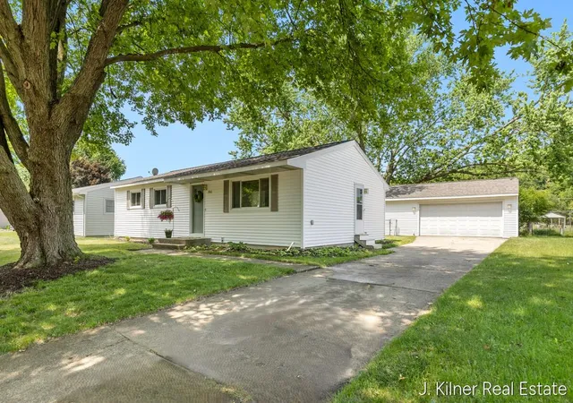 Homes for sale in Lowell, MI | 1500 Carol Lynne Dr, Lowell, MI 49331 | MLS# 70538966