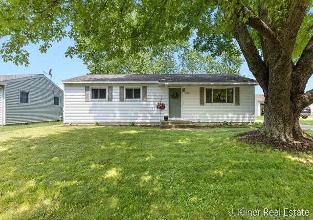 Homes for sale in Lowell, MI | 1500 Carol Lynne Dr, Lowell, MI 49331 | MLS# 70538966