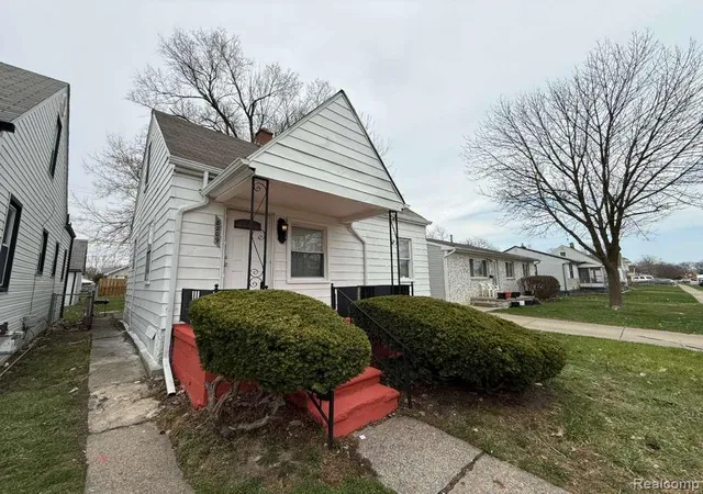 Photo 3 of Sale Pending at 8209 Orchard Ave, Warren, MI 48089 | MLS# 60981141 | Listing updated on 2026-07-07