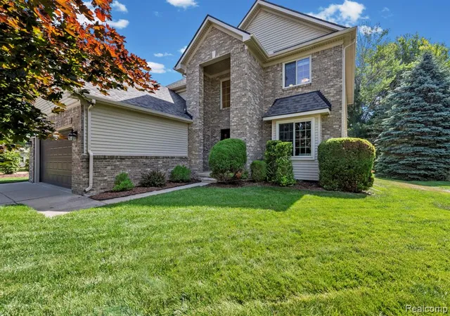 3rd image of 23003 Waterview Dr, New Boston, MI 48164 | MLS# 61008657