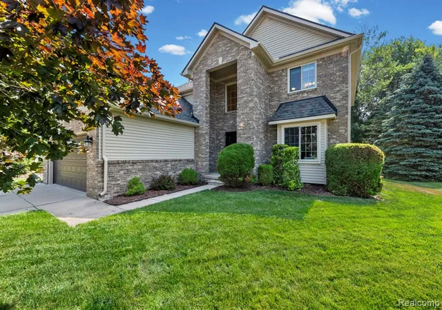 4th image of 23003 Waterview Dr, New Boston, MI 48164 | MLS# 61008657