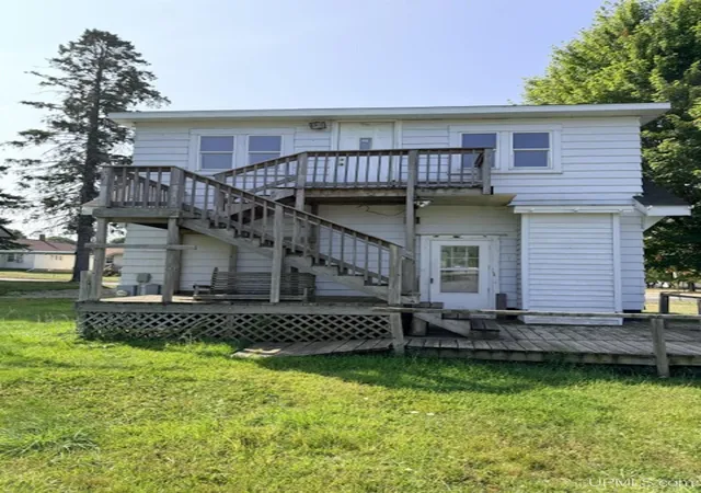 Photo 3 of Single family home for sale at 401 Amber St, Iron River, MI 49935 | MLS# 50219251 | Listing updated on 2026-09-28