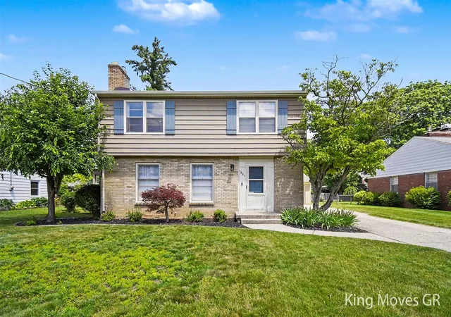 Photo 2 of Sale Pending at 1821 Eastbrook St, Grand Rapids, MI 49508 | MLS# 70541638 | Listing updated on 2026-06-30