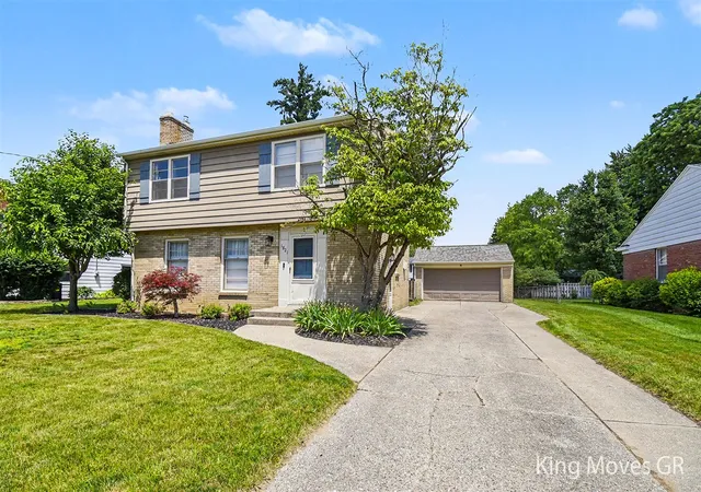 Photo 3 of Sale Pending at 1821 Eastbrook St, Grand Rapids, MI 49508 | MLS# 70541638 | Listing updated on 2026-06-30