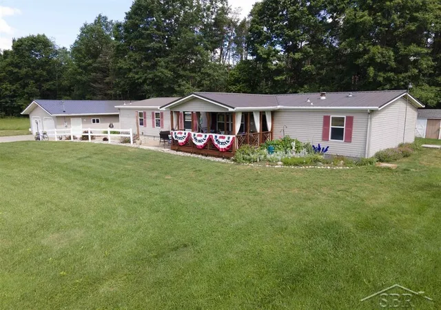 Homes for sale in Sanford, MI | 2202 W Huckleberry Rd, Sanford, MI 48657 | MLS# 50212393