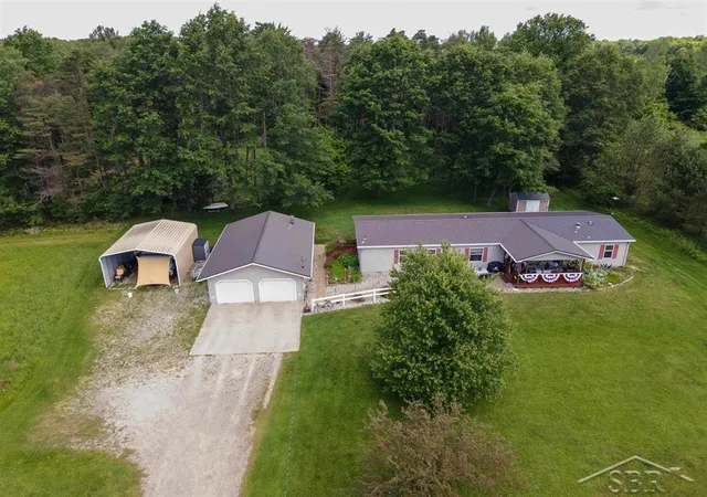 4th image of 2202 W Huckleberry Rd, Sanford, MI 48657 | MLS# 50212393