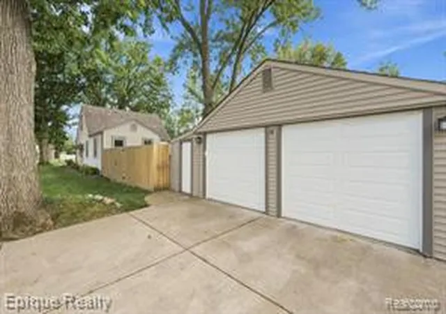 Homes for sale in Royal Oak, MI | 3402 Normandy Rd, Royal Oak, MI 48073 | MLS# 61009957