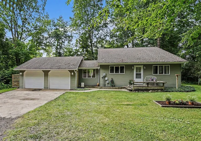 Photo 1 of Single family home for sale at 5820 Windy Acres Ln, Berrien Springs, MI 49103 | MLS# 70543802 | Listing updated on 2026-09-04