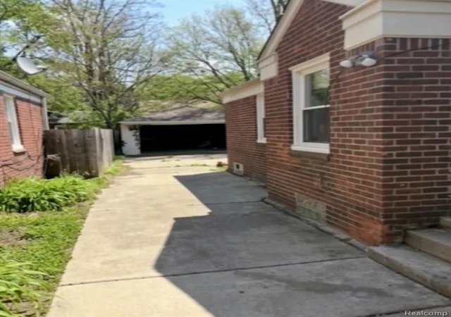 2nd image of 18418 Edinborough Rd, Detroit, MI 48219 2862 | MLS# 60991863