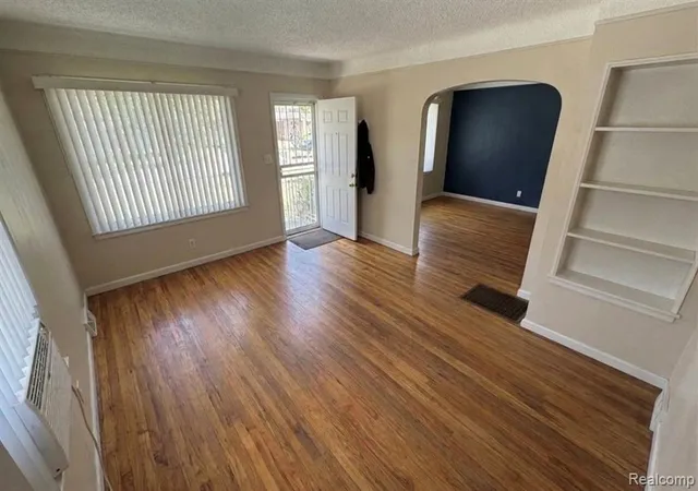 4th image of 18418 Edinborough Rd, Detroit, MI 48219 2862 | MLS# 60991863
