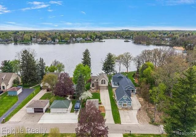Photo 1 of Single family home for sale at 4521 Parnell Dr, Clarkston, MI 48346 4054 | MLS# 60991154 | Listing updated on 2026-10-08