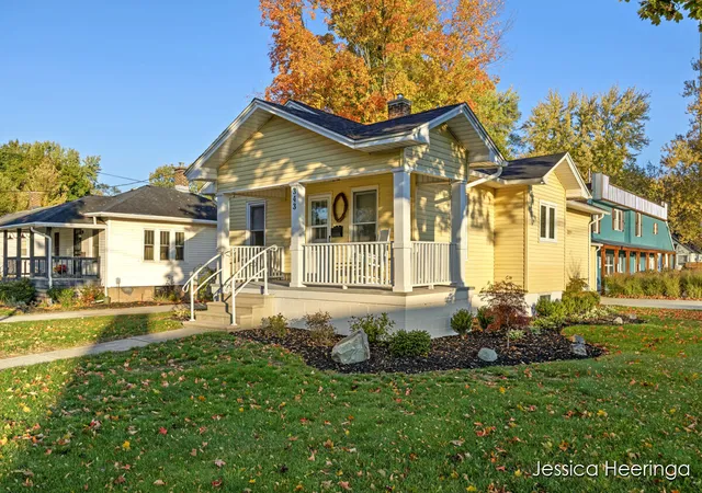 Homes for sale in Rockford, MI | 343 Lewis St, Rockford, MI 49341 | MLS# 70502289
