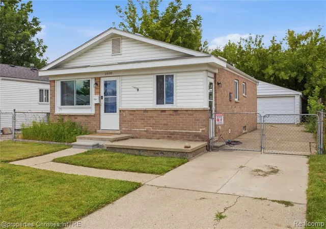 2nd image of 20190 Vermander Ave, Clinton Township, MI 48035 | MLS# 61015088