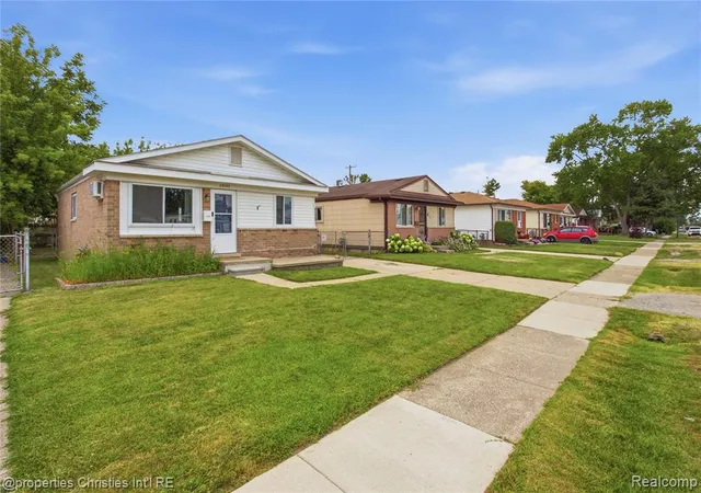 Photo 4 of Single family home for sale at 20190 Vermander Ave, Clinton Township, MI 48035 | MLS# 61015088 | Listing updated on 2026-08-29