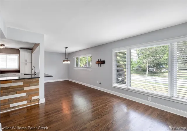 2nd image of 706 E Windemere Ave, Royal Oak, MI 48073 | MLS# 61020027