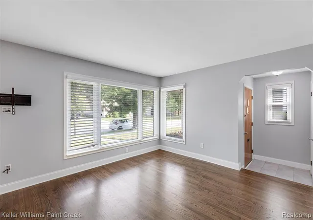 3rd image of 706 E Windemere Ave, Royal Oak, MI 48073 | MLS# 61020027