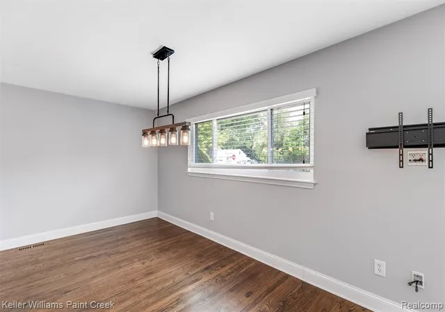 5th image of 706 E Windemere Ave, Royal Oak, MI 48073 | MLS# 61020027