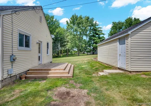 Photo 4 of Single family home for sale at 3852 N Lapeer Rd, Lapeer, MI 48446 8775 | MLS# 61014426 | Listing updated on 2026-10-12