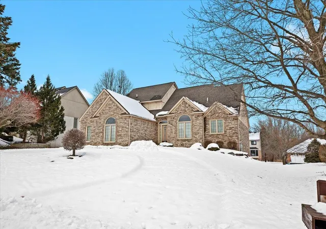 2nd image of 2126 Kennedy Dr, Rochester Hills, MI 48309 | MLS# 70508930