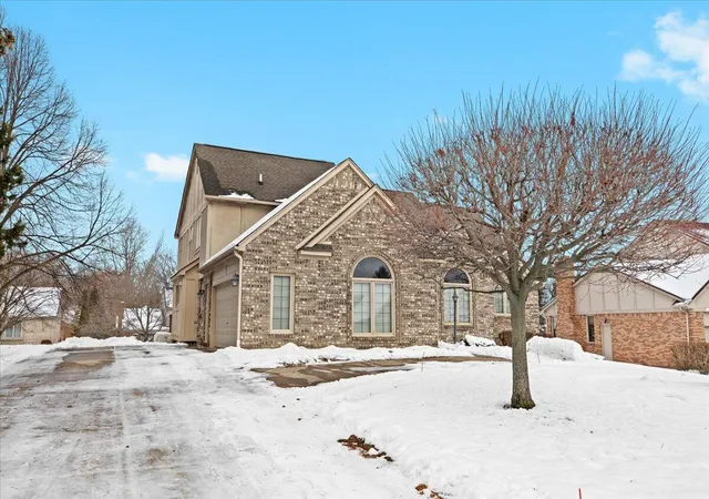 3rd image of 2126 Kennedy Dr, Rochester Hills, MI 48309 | MLS# 70508930