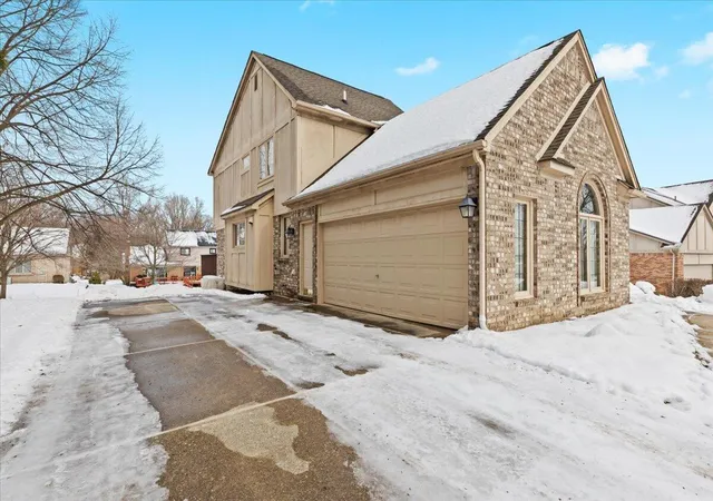4th image of 2126 Kennedy Dr, Rochester Hills, MI 48309 | MLS# 70508930