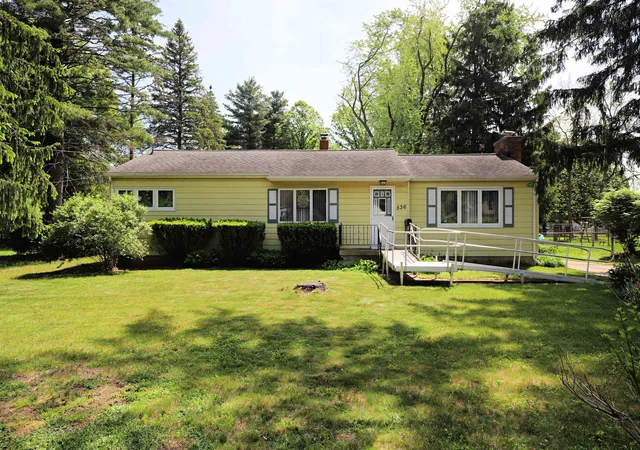 Homes for sale in Flushing, MI | 536 Warren Ave, Flushing, MI 48433 | MLS# 50209126