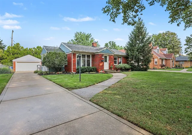 Photo 3 of Sale Pending at 2559 Foster Ave, Grand Rapids, MI 49505 | MLS# 70551256 | Listing updated on 2026-08-23