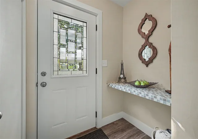 Photo 4 of Sale Pending at 2559 Foster Ave, Grand Rapids, MI 49505 | MLS# 70551256 | Listing updated on 2026-08-23