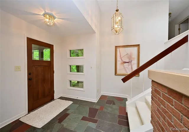 Photo 3 of Single family home for sale at 3310 Dogwood Ct, Bloomfield Hills, MI 48304 2519 | MLS# 61024781 | Listing updated on 2026-09-18