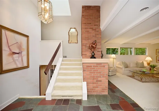 Photo 4 of Single family home for sale at 3310 Dogwood Ct, Bloomfield Hills, MI 48304 2519 | MLS# 61024781 | Listing updated on 2026-09-18