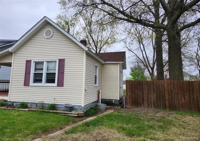 Homes for sale in Wayne, MI | 4417 Elizabeth St, Wayne, MI 48184 | MLS# 60916338