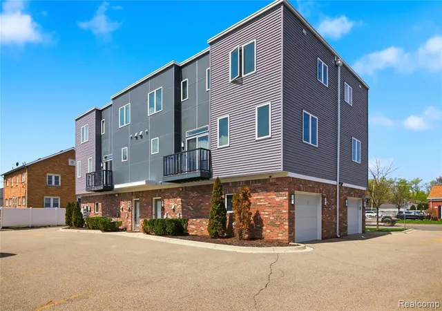 2nd image of 4221 W 14 Mile Rd, Royal Oak, MI 48073 | MLS# 60985397