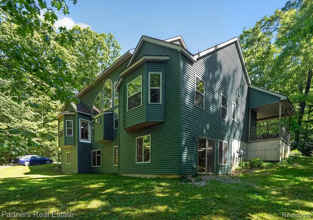 Photo 4 of Single family home for sale at 4053 Rolling Acres Dr, Hartland, MI 48353 1616 | MLS# 60998775 | Listing updated on 2026-08-29