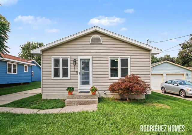 Photo 3 of Sale Pending at 3283 Larue St, Grandville, MI 49418 | MLS# 70552296 | Listing updated on 2026-09-03