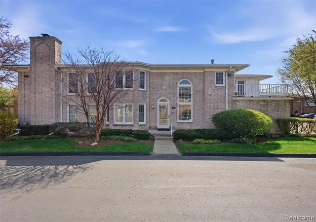 Photo 1 of Sale Pending at 118 Windwood Pointe, Saint Clair Shores, MI 48080 1582 | MLS# 60986330 | Listing updated on 2026-08-25
