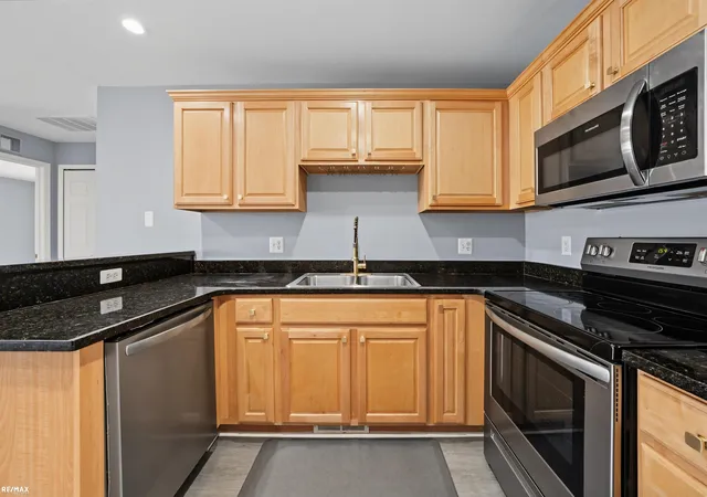 Photo 3 of Condo for sale at 5537 Acorn Ln #101, Sterling Heights, MI 48314 | MLS# 50216026 | Listing updated on 2026-09-01