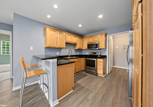 Listing Photo 4 - Condo for sale in building located at 5537 Acorn Ln, Sterling Heights, MI 48314 - Unit #101