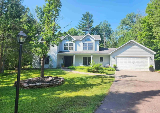 Photo 3 of Single family home for sale at 1206 Maple Ln, Houghton, MI 49931 | MLS# 50217935 | Listing updated on 2026-09-12