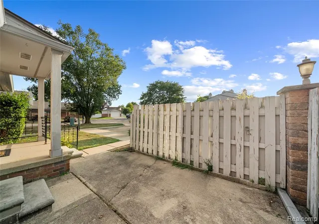 Photo 3 of Sale Pending at 2101 Vine Wy #90, Canton, MI 48188 1861 | MLS# 61025751 | Listing updated on 2026-09-13
