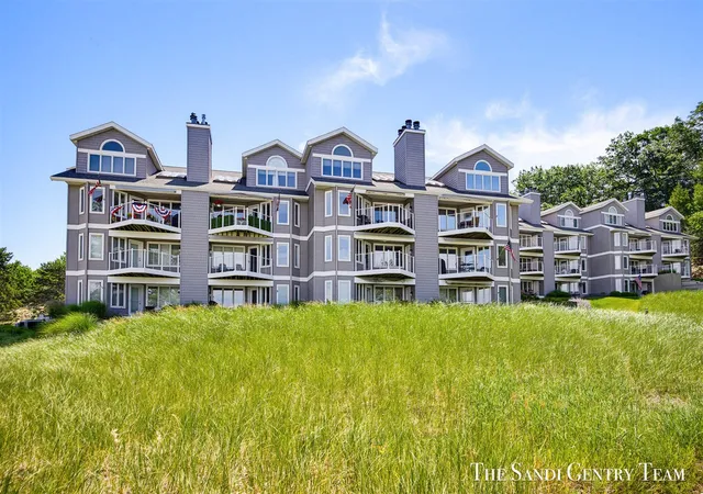 Homes for sale in Grand Haven, MI | 820 S Harbor Dr #5, Grand Haven, MI 49417 | MLS# 70544189