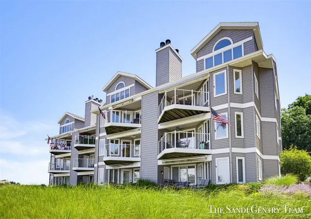 Homes for sale in Grand Haven, MI | 820 S Harbor Dr #5, Grand Haven, MI 49417 | MLS# 70544189