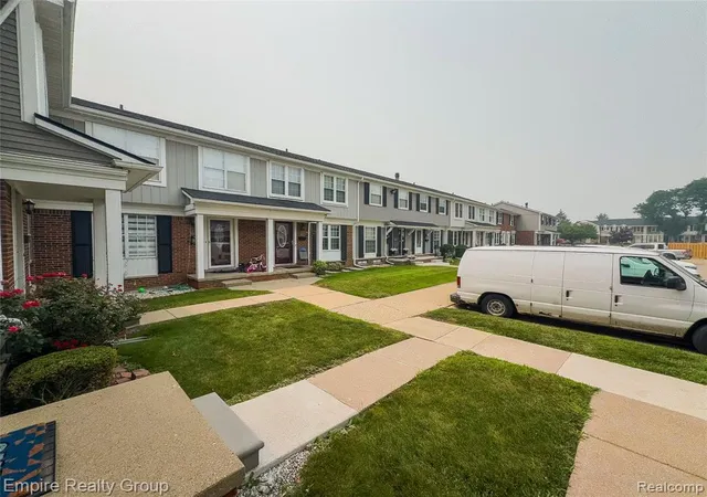 Listing Photo 5 - Condo for sale in building located at 36826 Park Pl Dr, Sterling Heights, MI 48310