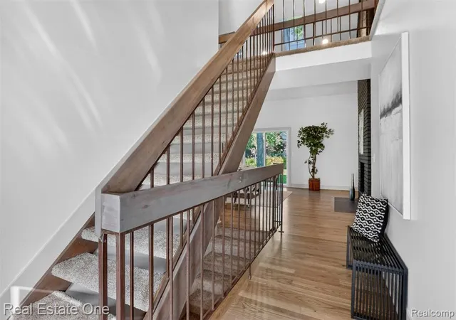 3rd image of 2141 Hickory Leaf Ct, Rochester Hills, MI 48309 3719 | MLS# 61007313