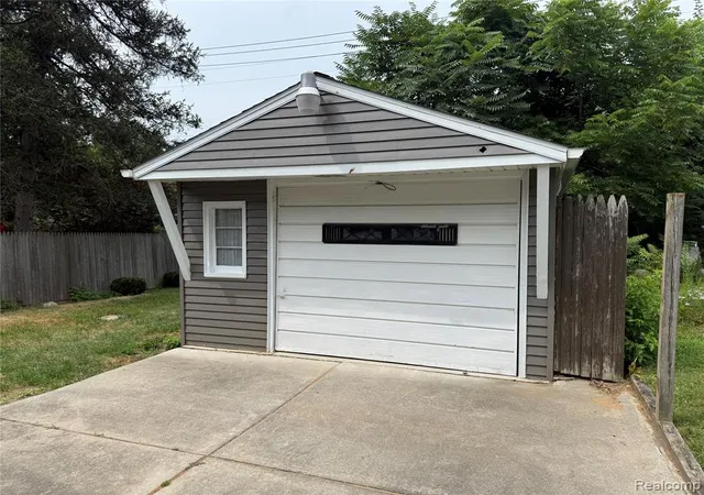 5th image of 65 E Princeton Ave, Pontiac, MI 48340 | MLS# 61018918