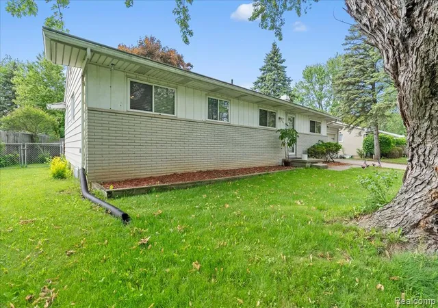 2nd image of 6422 Lerner Wy, Lansing, MI 48911 | MLS# 60973611